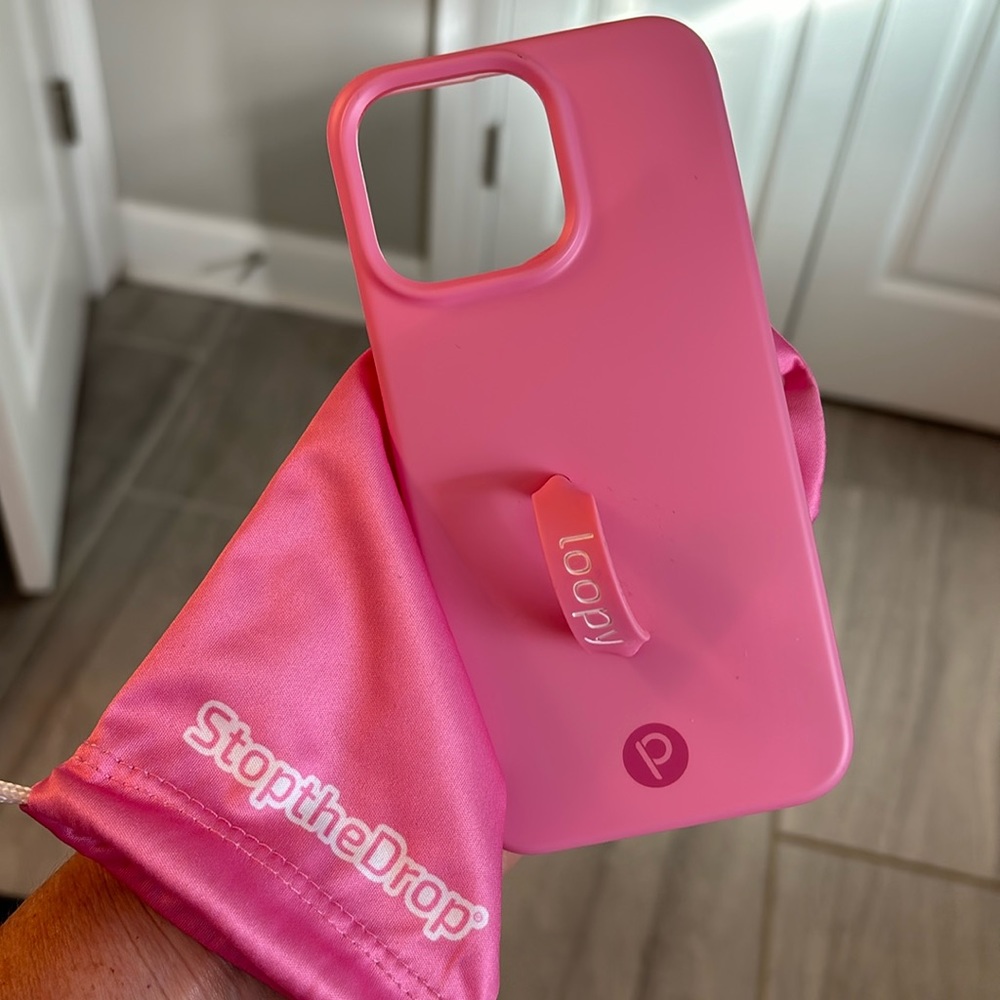 Brand new Loopy iPhone 15 Pro max case. Ordered wrong size.